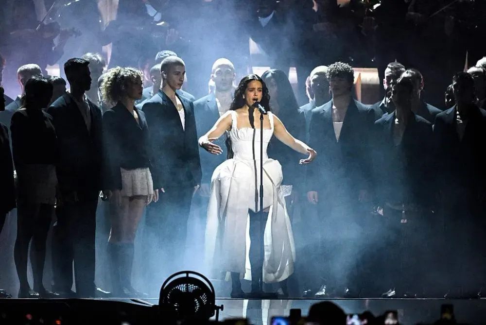 Figurino conceitual de Björk em performance
