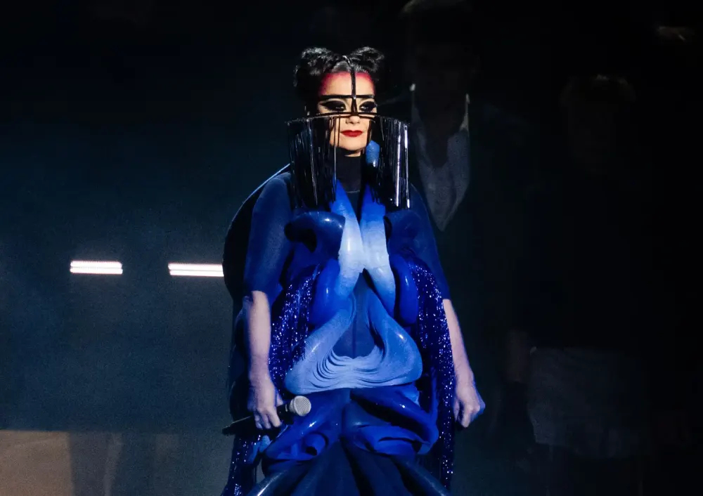 Direção de arte da apresentação de Björk